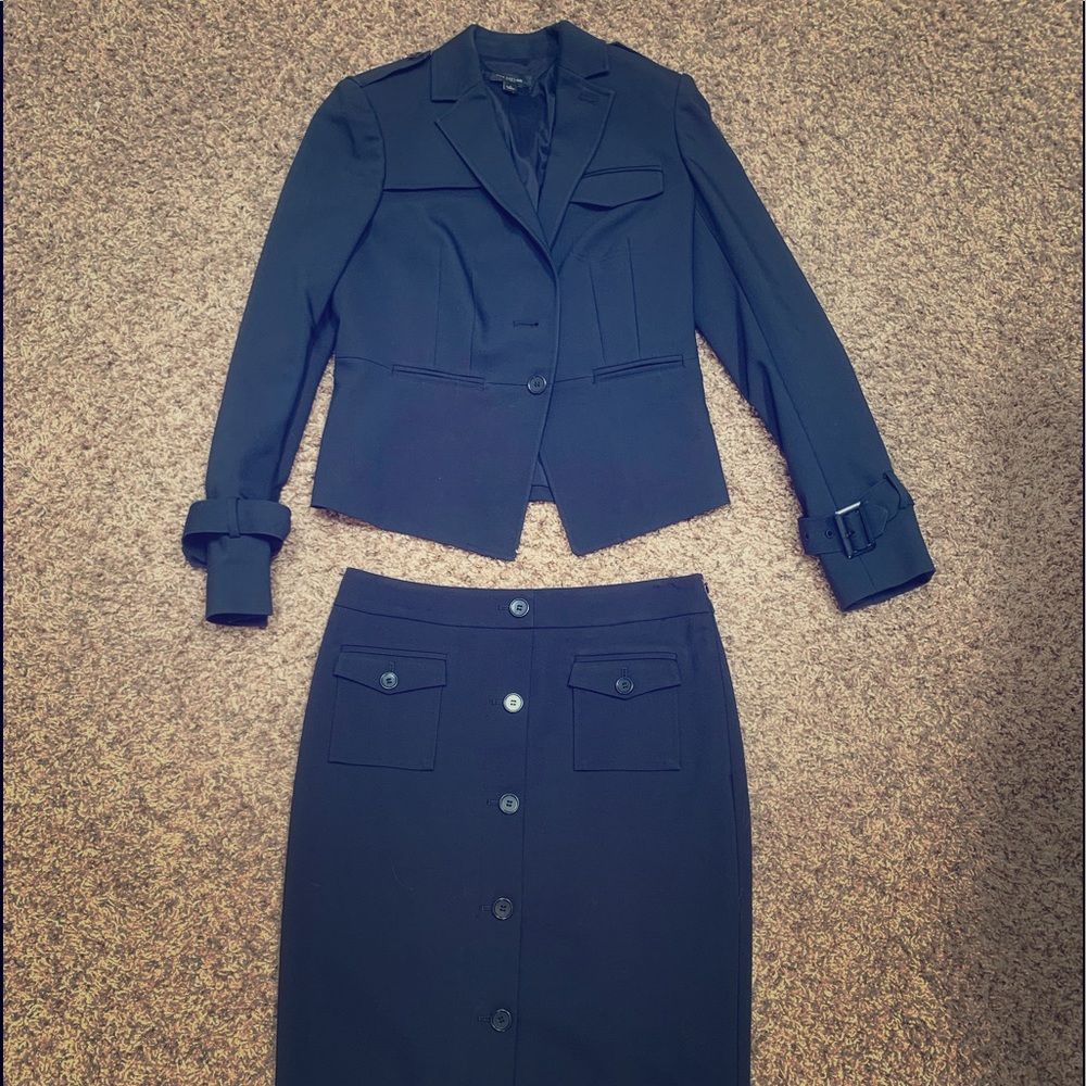 Ann Taylor Two Piece Suit. Size 2. Navy